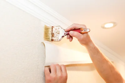 Pose de papier peint à Lias — revêtements muraux et toiles de verre